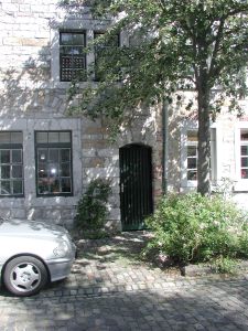 Tür zum Fusspfad zur Bergkirche