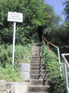 Fusspfad zum jüdischen Friedhof