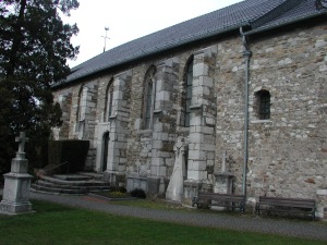 Bergkirche mit Uhr